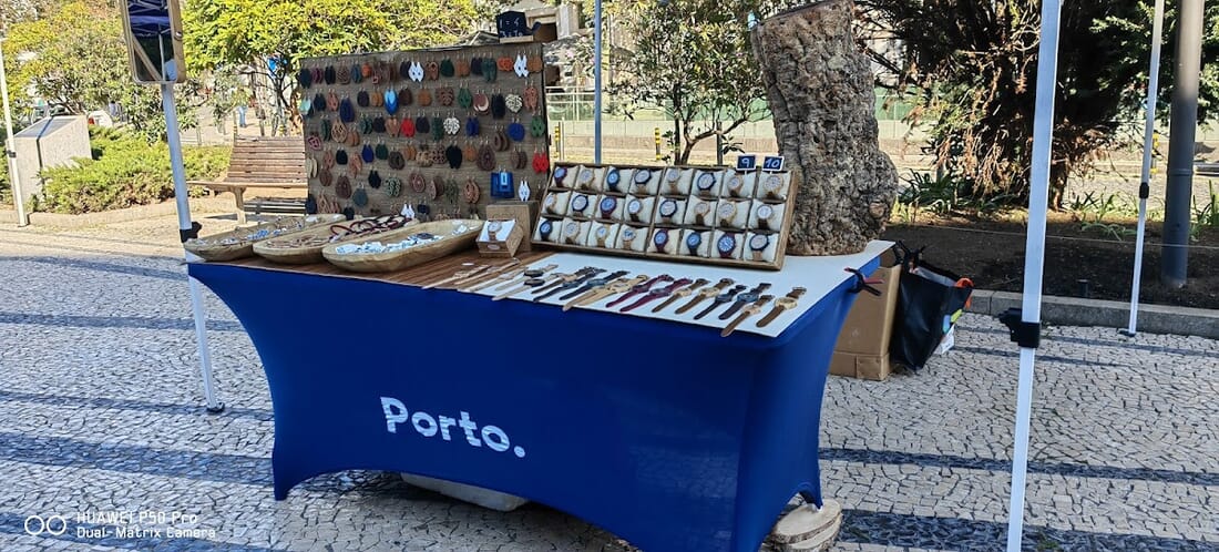 Vibrant Market: A Symphony of Colors