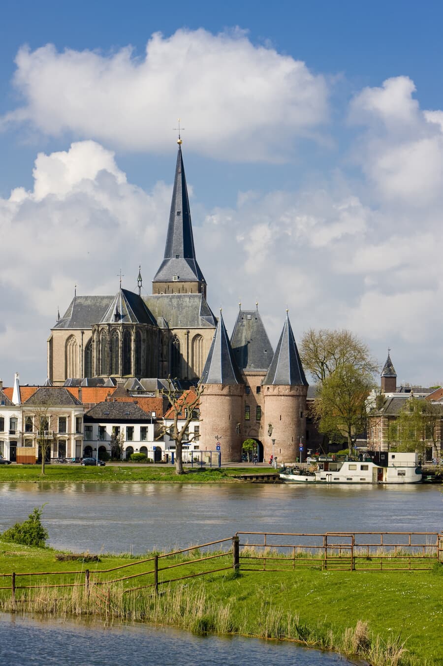 Kampen's city gates, the doorways to Dutch historical grandeur