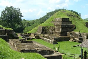 A photo shows an ancient Mesoamerican stepped pyramid, surrounded by nature and visitors at its base.