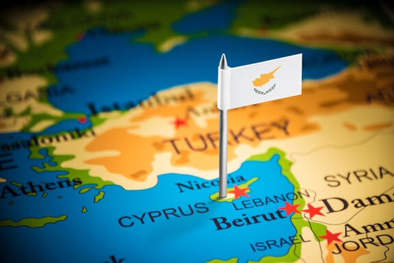 Flag pin pointing out the location of Cyprus on the Europe/Asia map