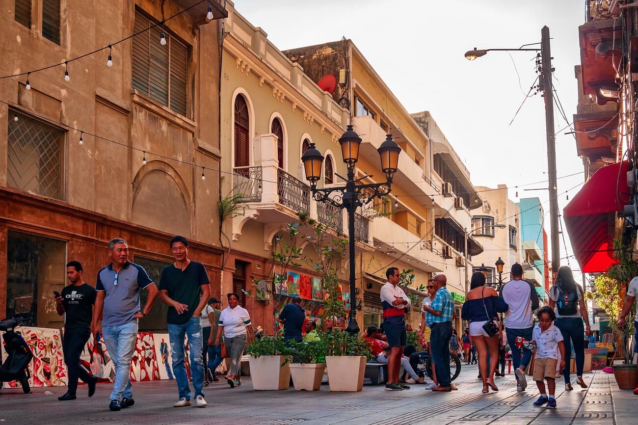 Busy pedestrian-only street in Santo Domingo