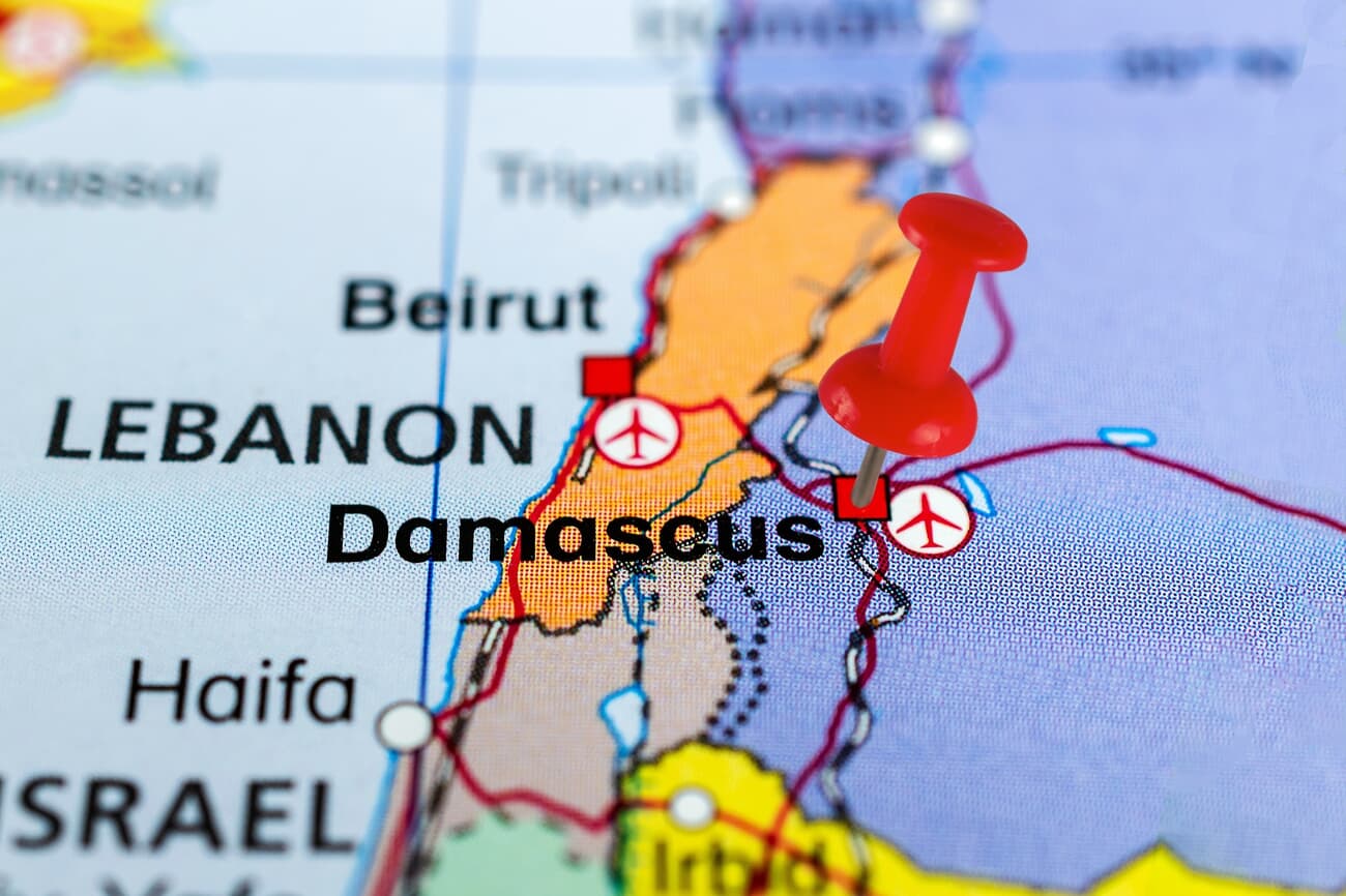 Close up location of Damascus, and its neighboring major cities and countries