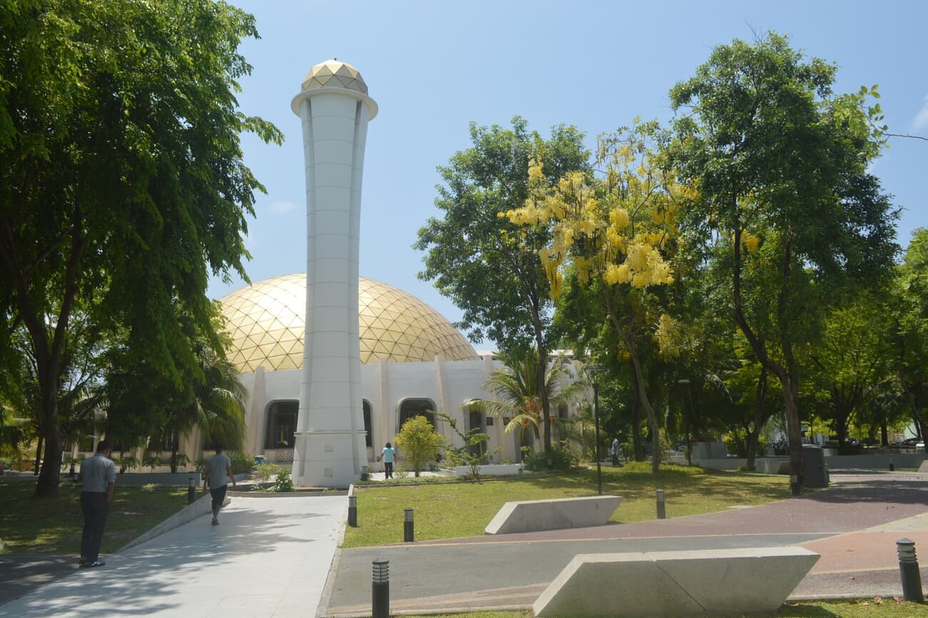 Hulhumale Mosque, noted for its modern architecture and serves the community’s growing population