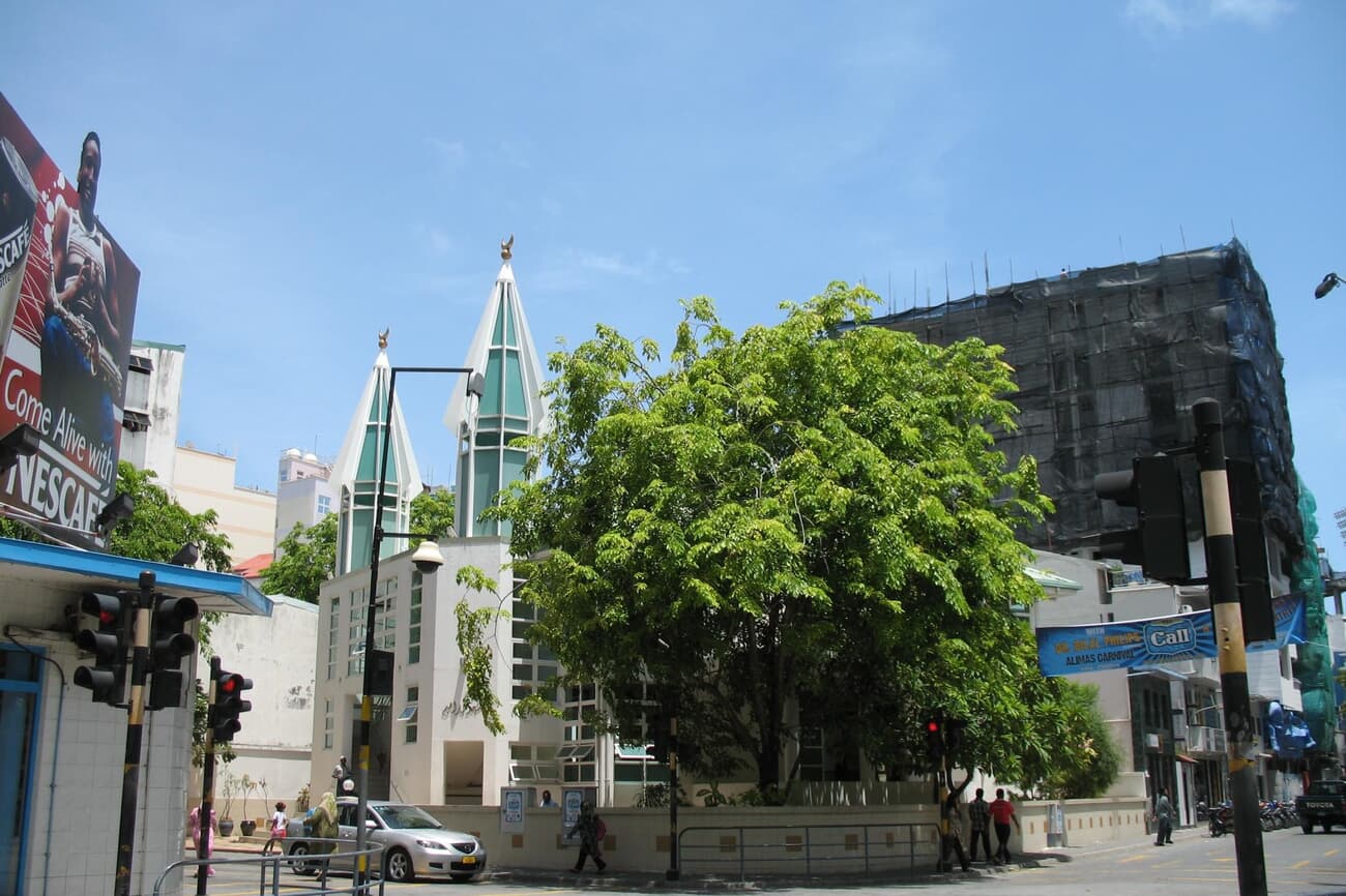Majeedhee Magu, one of the main roads in Malé