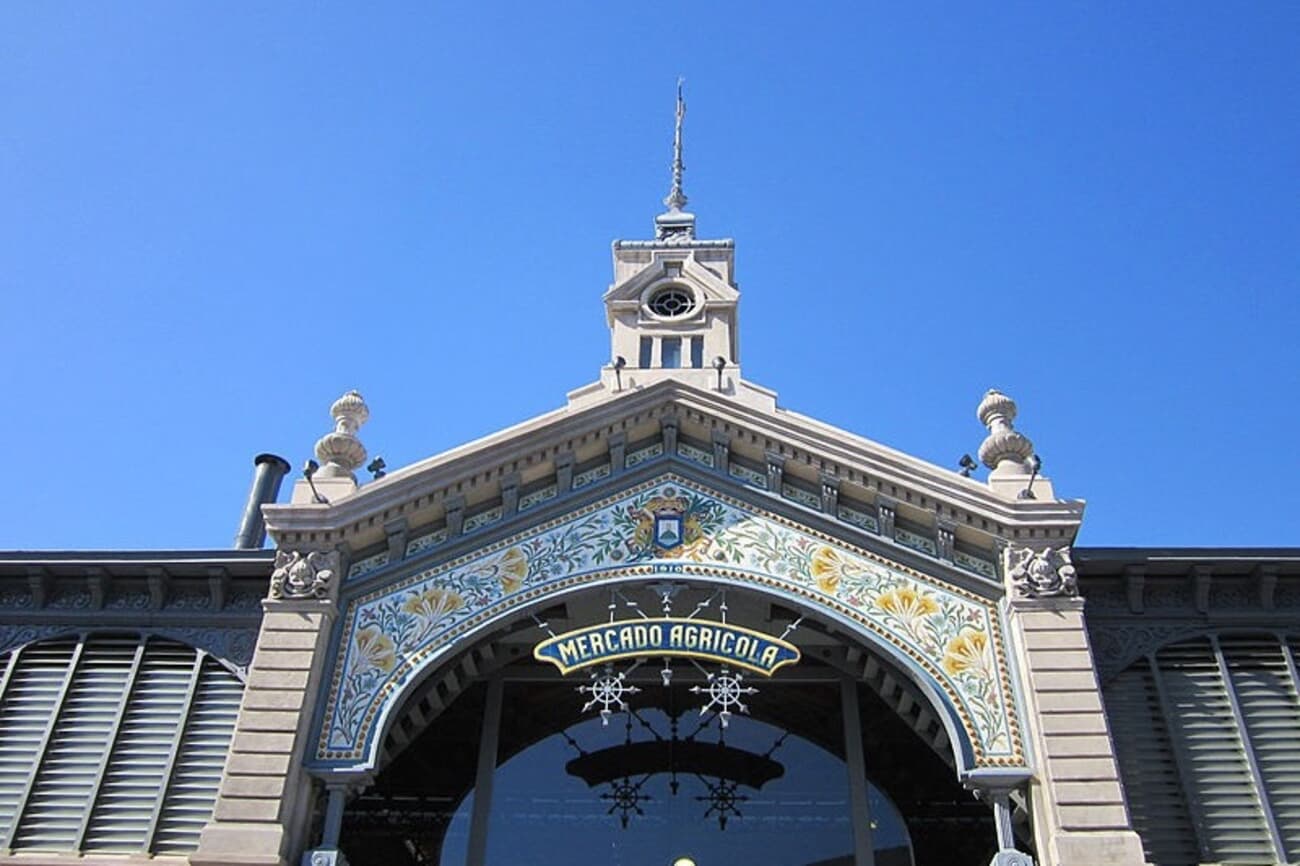 Entry gate at the Mercado Agrícola de Montevideo