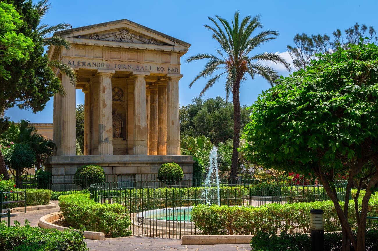 Serving as a serene haven, the Lower Barrakka Gardens honor Sir Alexander Ball with a dedicated monument