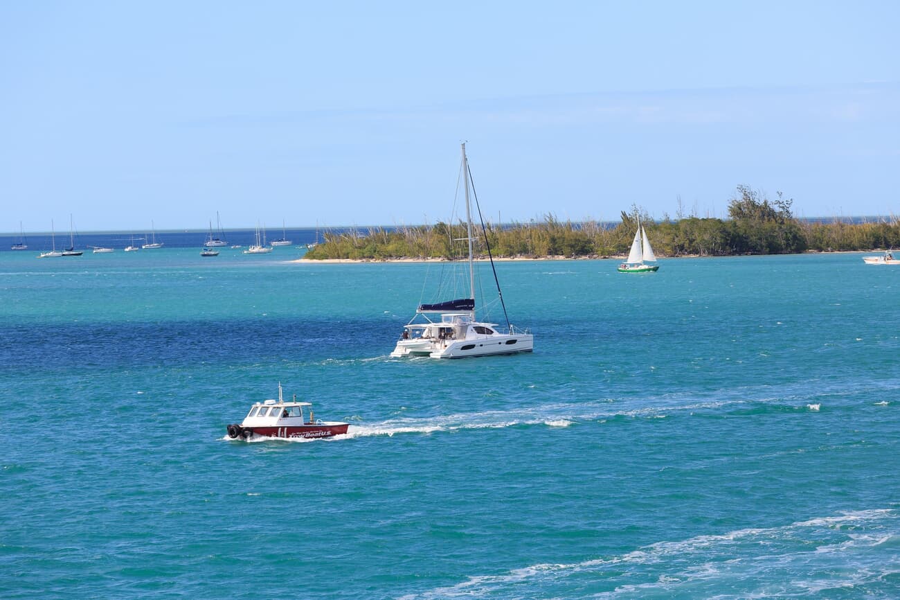 Fishing tours near Nassau, offering enthusiasts keen to catch the abundant marine life in the surrounding waters