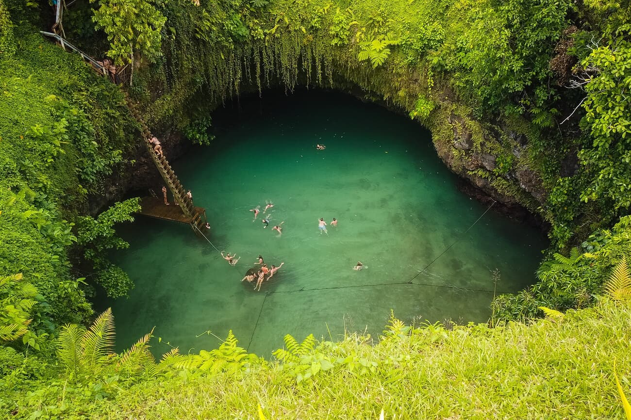  Sua Ocean Trench, a natural swimming hole 